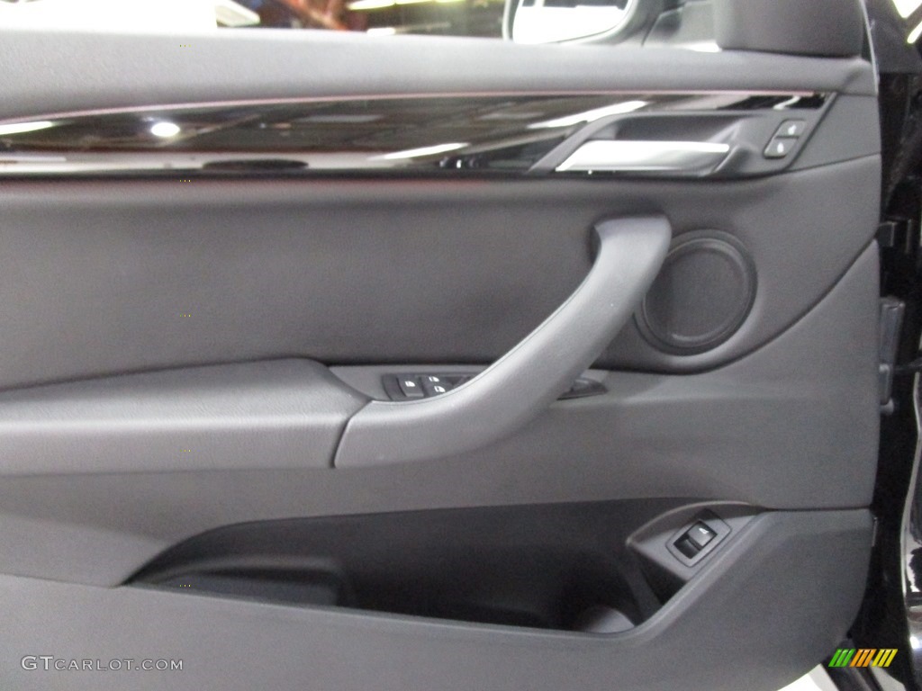 2019 X1 sDrive28i - Jet Black / Black photo #7