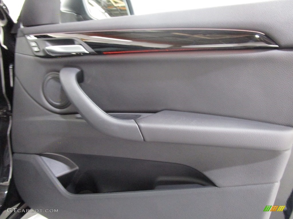 2019 X1 sDrive28i - Jet Black / Black photo #13