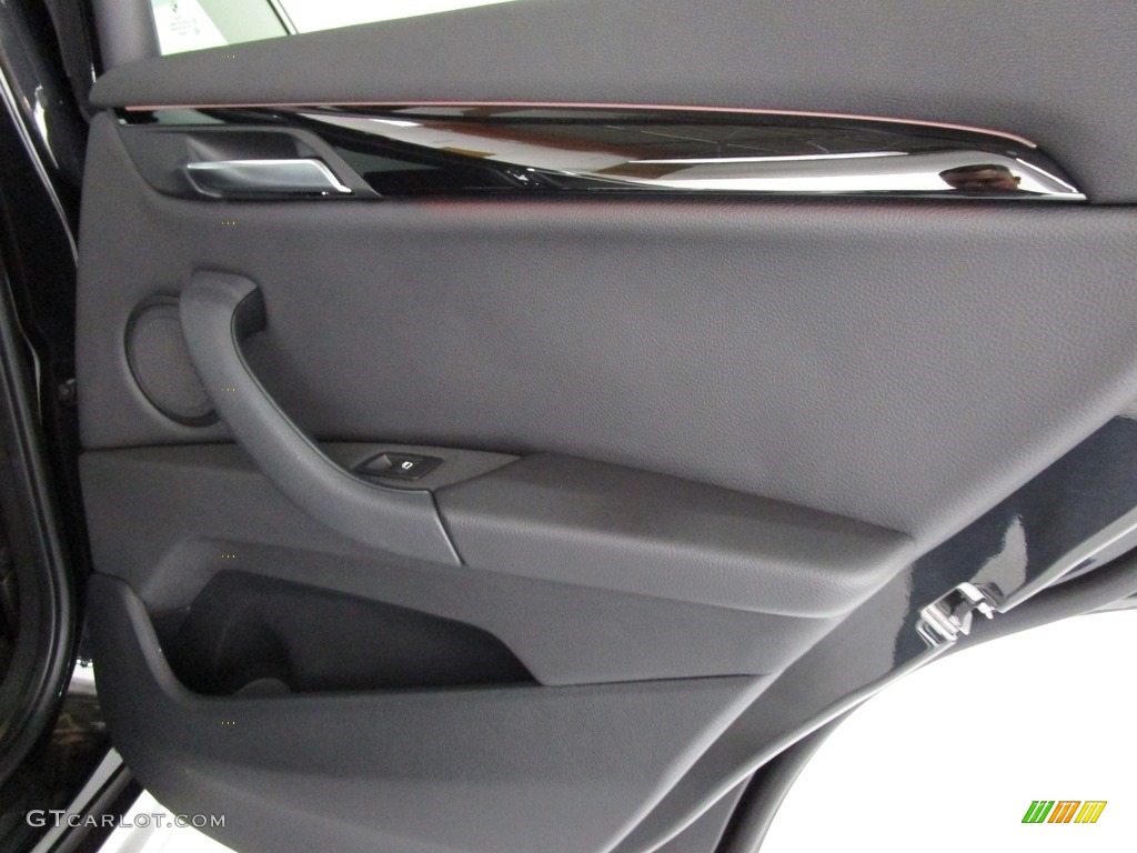 2019 X1 sDrive28i - Jet Black / Black photo #16