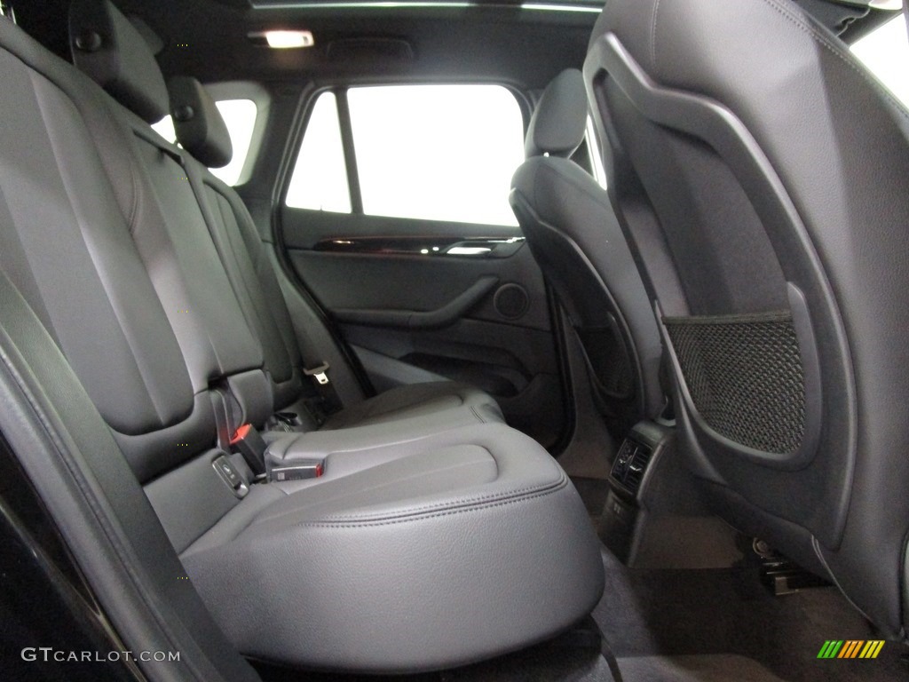 2019 X1 sDrive28i - Jet Black / Black photo #18