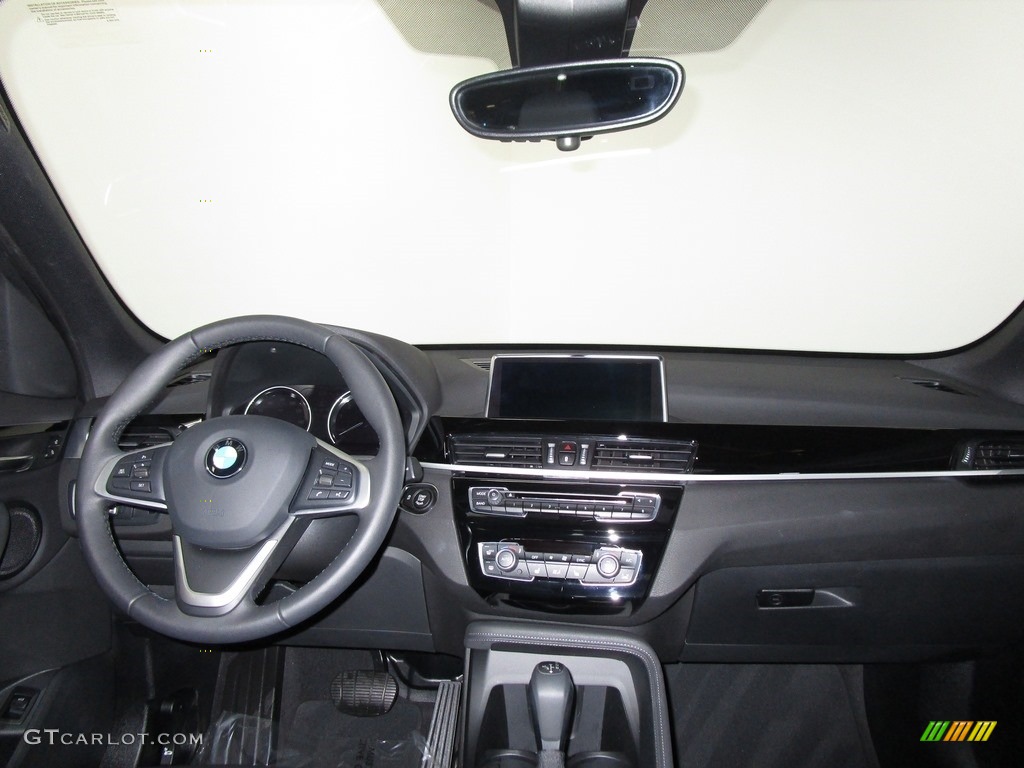 2019 X1 sDrive28i - Jet Black / Black photo #21