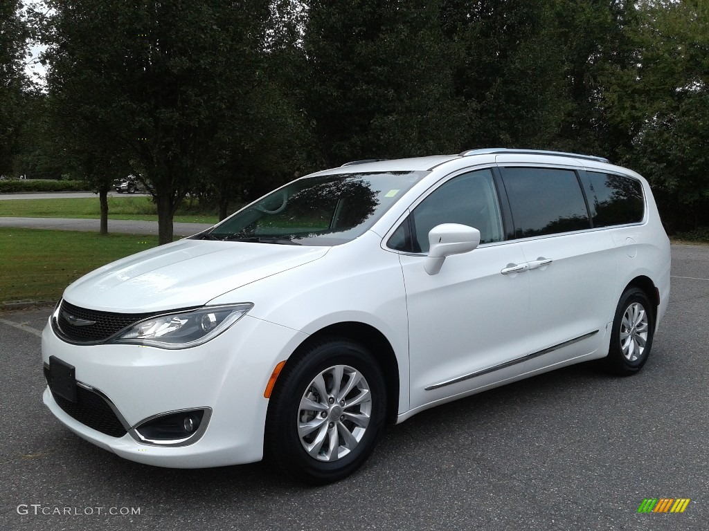 Bright White 2018 Chrysler Pacifica Touring L Exterior Photo #135250775