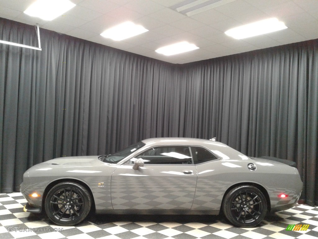 2019 Destroyer Gray Dodge Challenger R/T Scat Pack 135248088