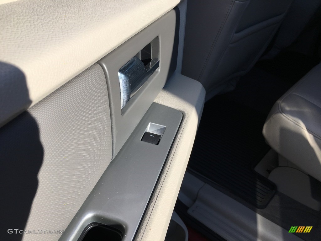 2013 Expedition XLT 4x4 - Ruby Red / Stone photo #29