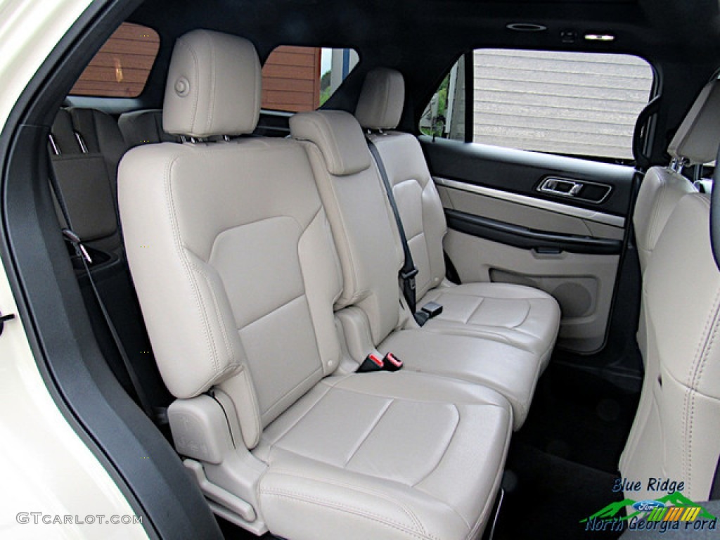 2018 Explorer XLT 4WD - Platinum Dune / Medium Stone photo #12