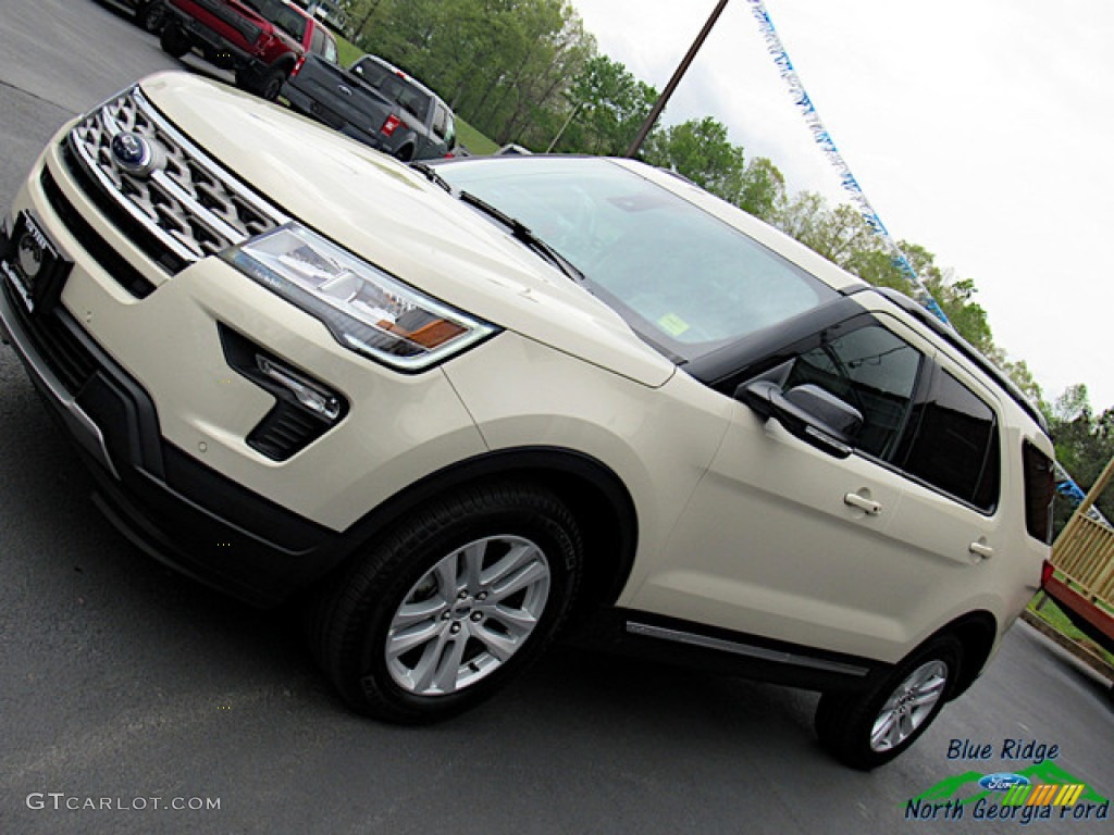 2018 Explorer XLT 4WD - Platinum Dune / Medium Stone photo #33