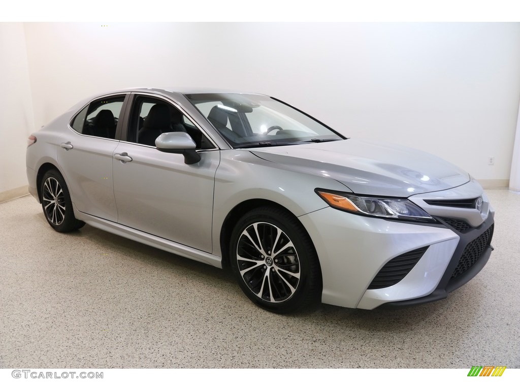 Celestial Silver Metallic 2018 Toyota Camry SE Exterior Photo #135267324