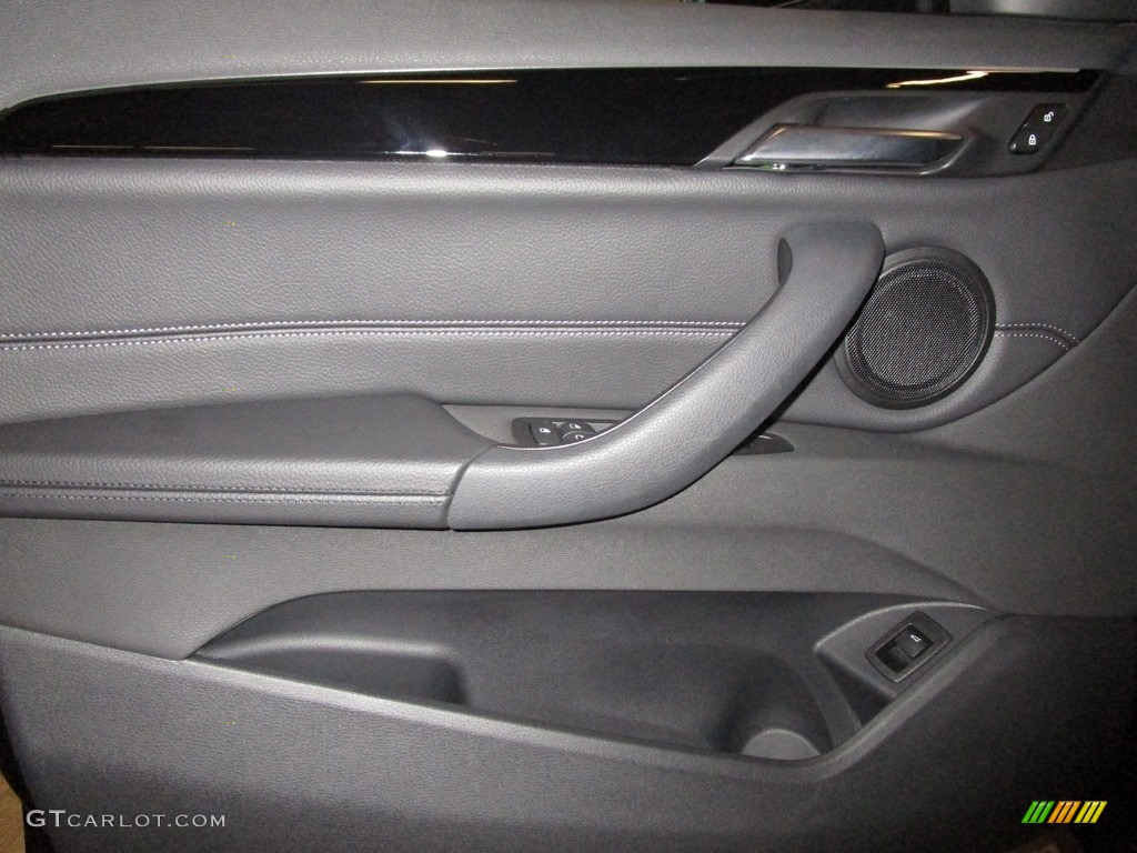 2019 X1 xDrive28i - Jet Black / Black photo #8