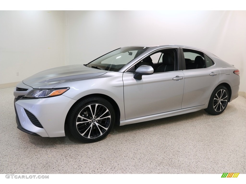 Celestial Silver Metallic 2018 Toyota Camry SE Exterior Photo #135267369