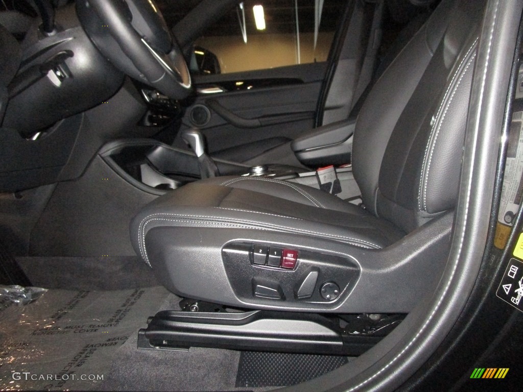 2019 X1 xDrive28i - Jet Black / Black photo #10