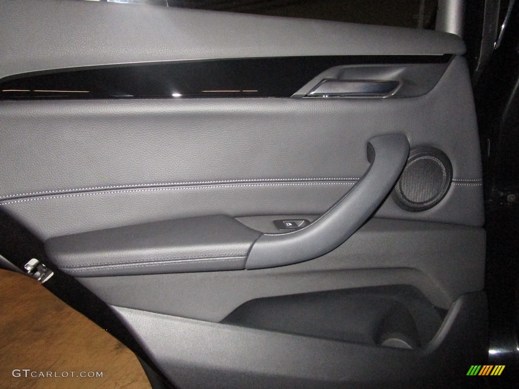 2019 X1 xDrive28i - Jet Black / Black photo #11