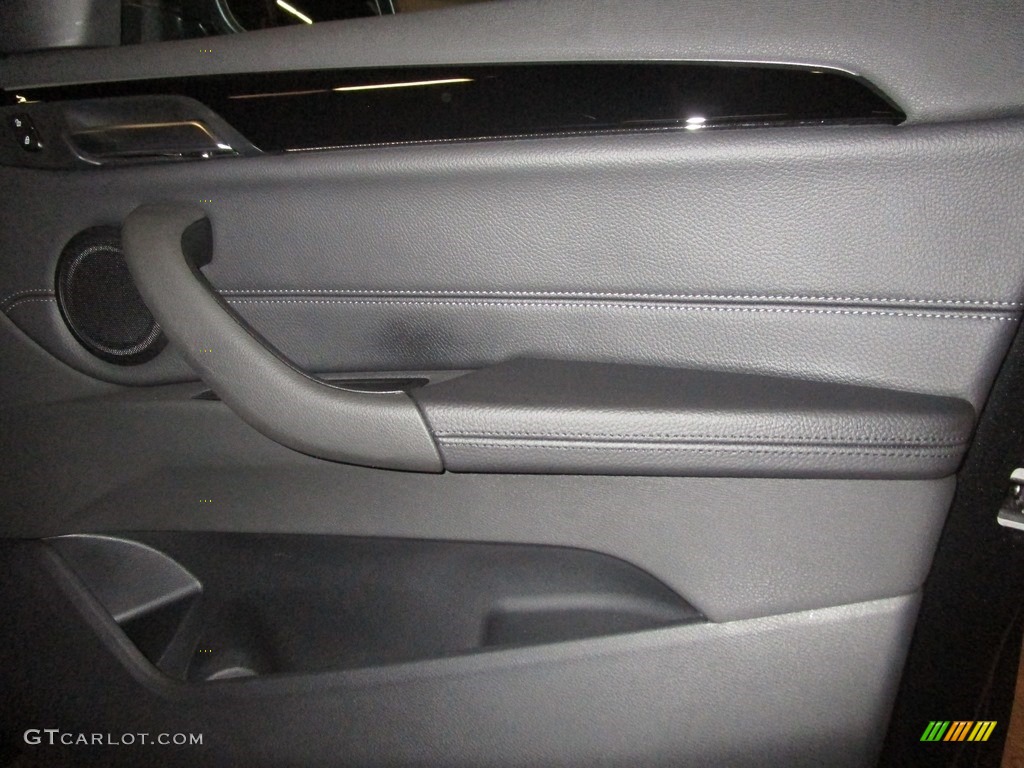 2019 X1 xDrive28i - Jet Black / Black photo #14