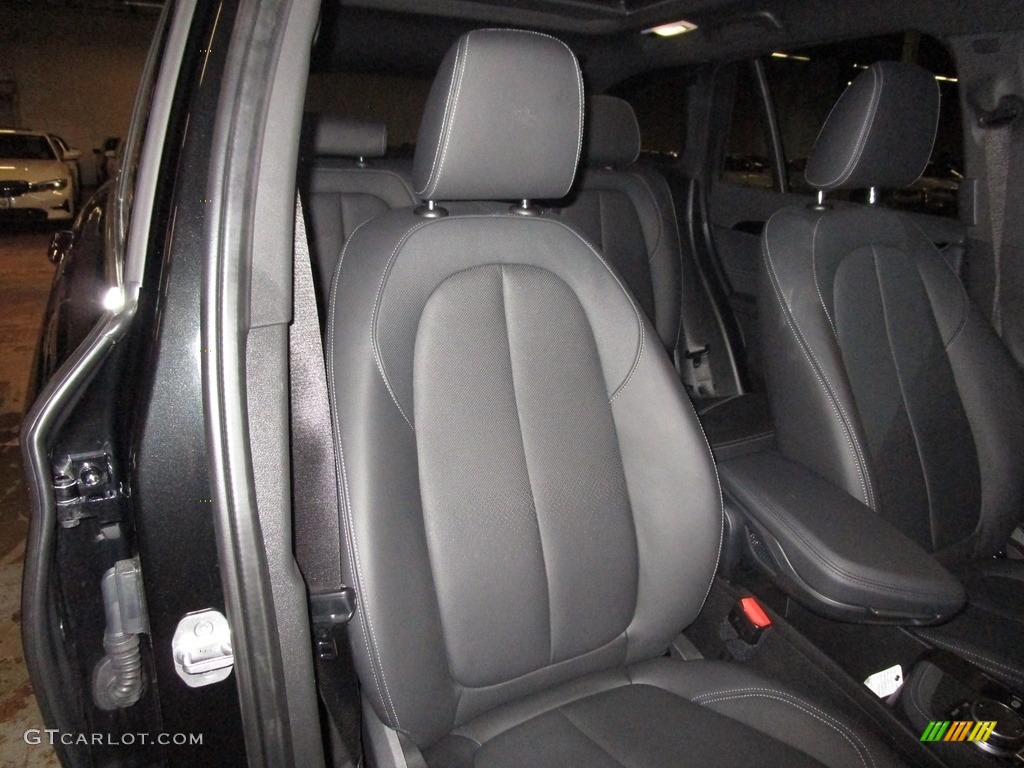 2019 X1 xDrive28i - Jet Black / Black photo #15