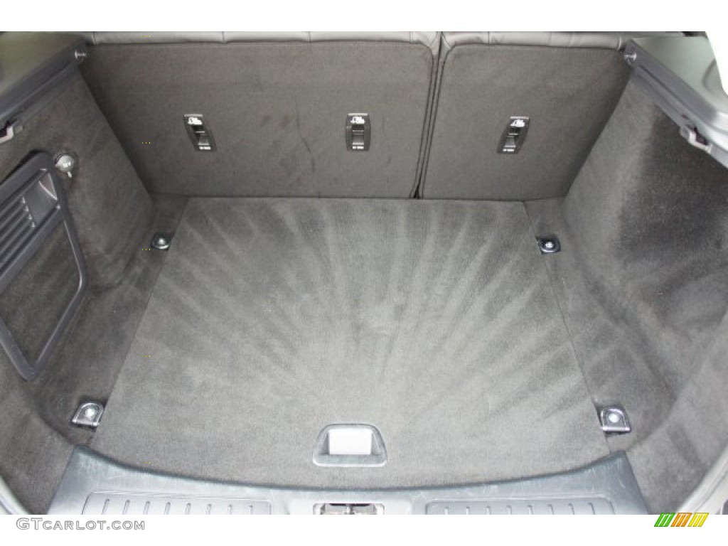 2019 Land Rover Range Rover Evoque SE Trunk Photos