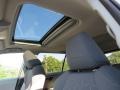 Super White - RAV4 XLE Photo No. 2