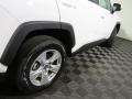 Super White - RAV4 XLE Photo No. 16