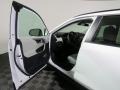 Super White - RAV4 XLE Photo No. 28