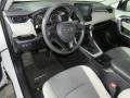 Super White - RAV4 XLE Photo No. 30