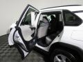Super White - RAV4 XLE Photo No. 32