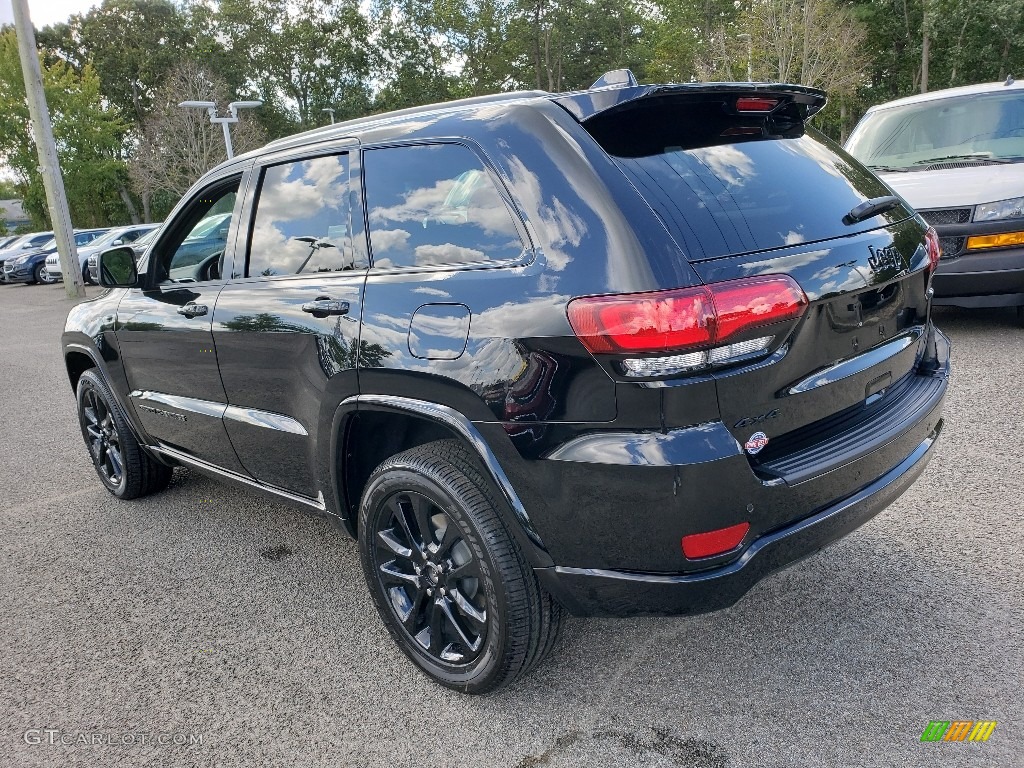 2020 Grand Cherokee Altitude 4x4 - Diamond Black Crystal Pearl / Black photo #4