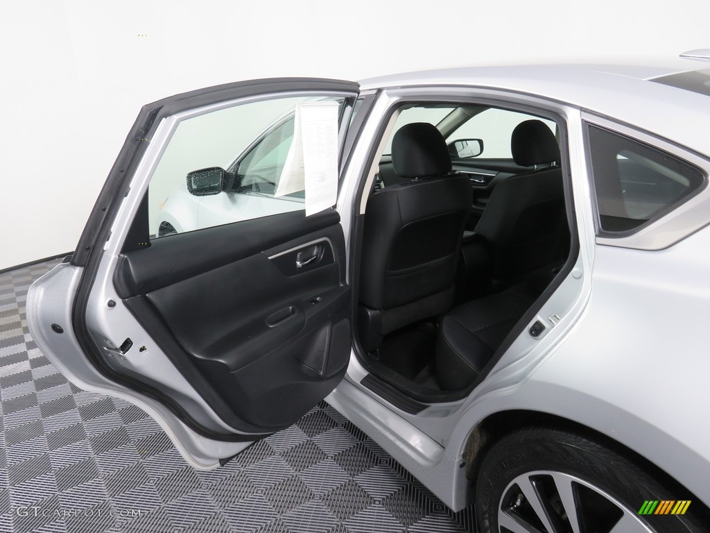 2018 Altima 2.5 SV - Brilliant Silver / Charcoal photo #31