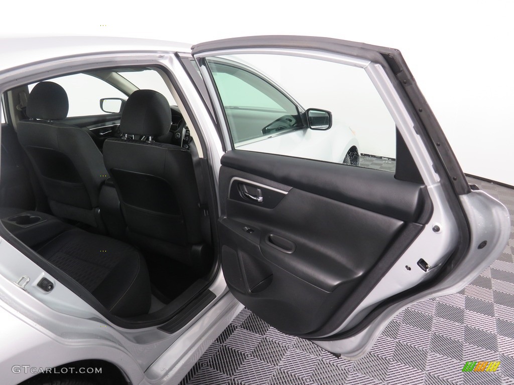 2018 Altima 2.5 SV - Brilliant Silver / Charcoal photo #34