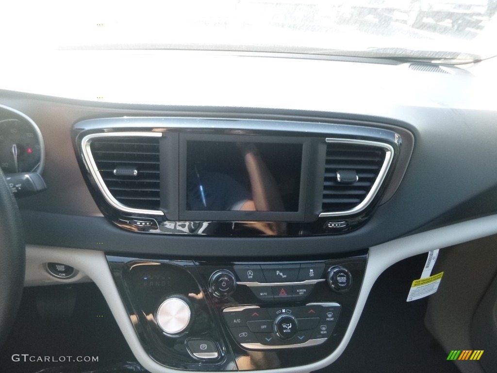 2020 Chrysler Voyager L Controls Photo #135300077