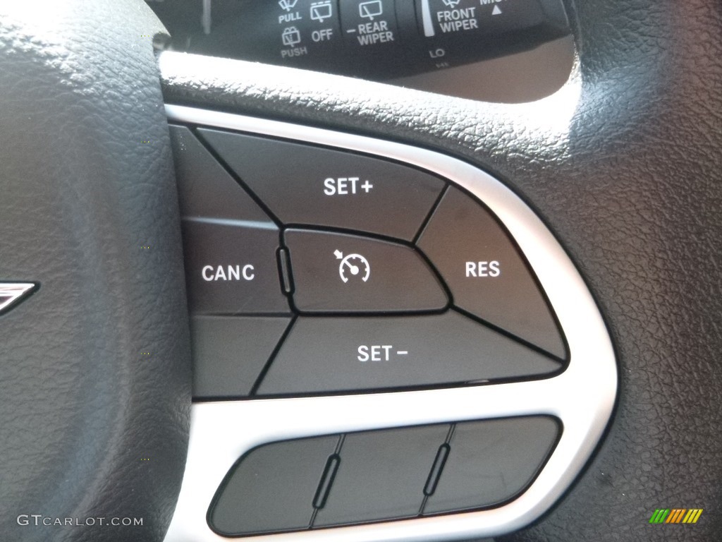2020 Chrysler Voyager L Alloy/Black Steering Wheel Photo #135300143