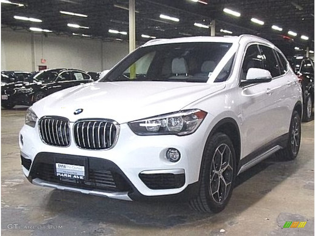 2019 X1 xDrive28i - Alpine White / Oyster/Black photo #1