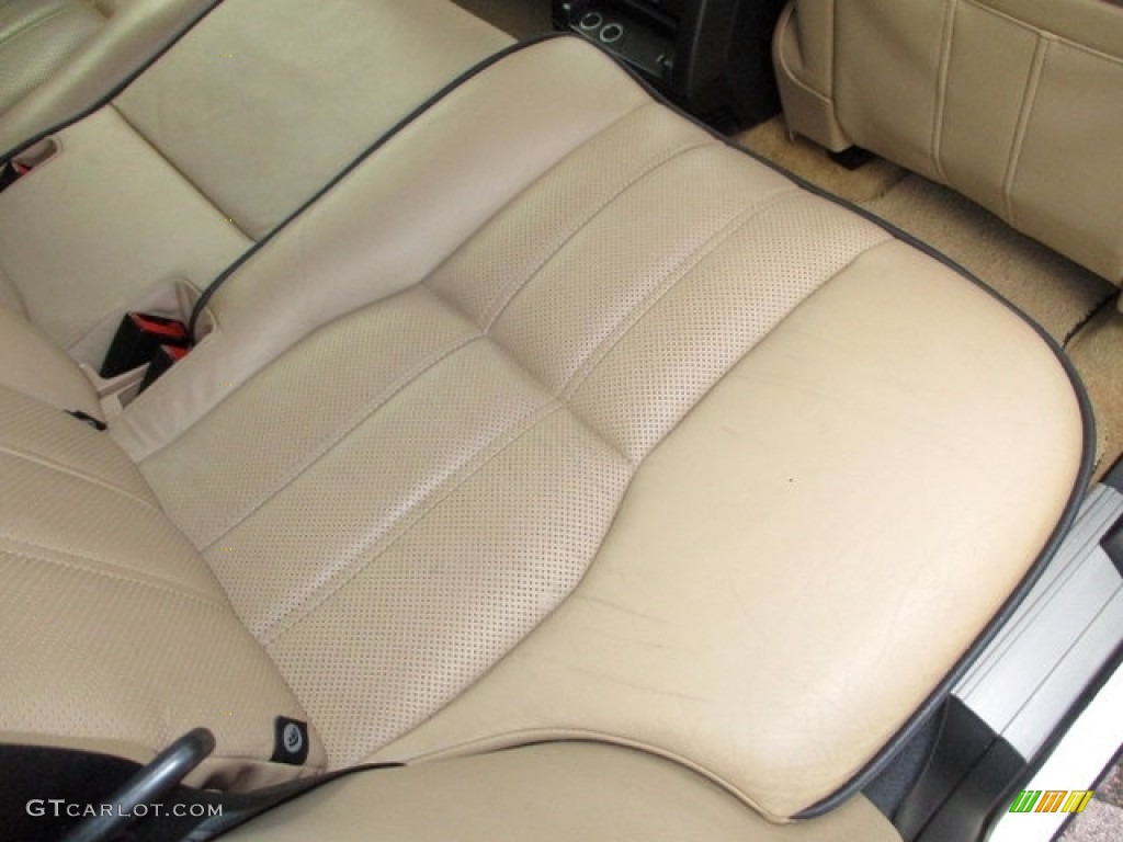 2010 Land Rover Range Rover HSE Rear Seat Photos