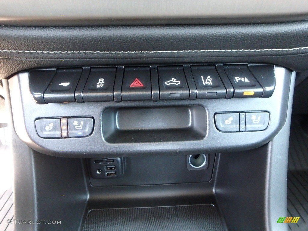 2020 GMC Canyon Denali Crew Cab 4WD Controls Photo #135305735