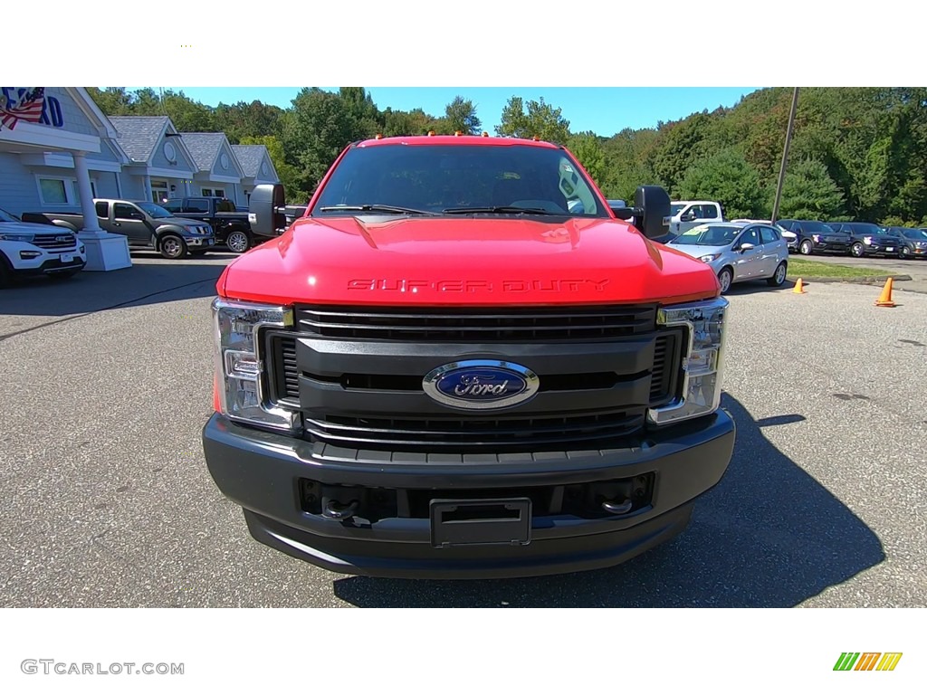 2019 F350 Super Duty XL SuperCab 4x4 - Race Red / Earth Gray photo #2