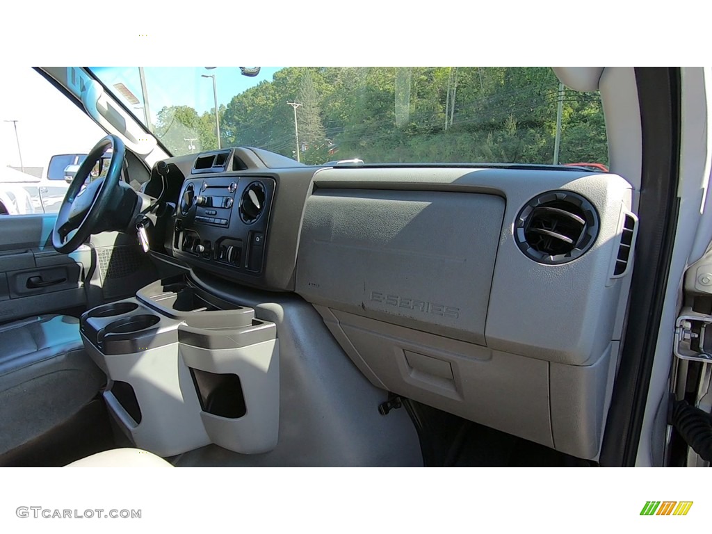 2011 E Series Van E150 Commercial - Ingot Silver Metallic / Medium Flint photo #21