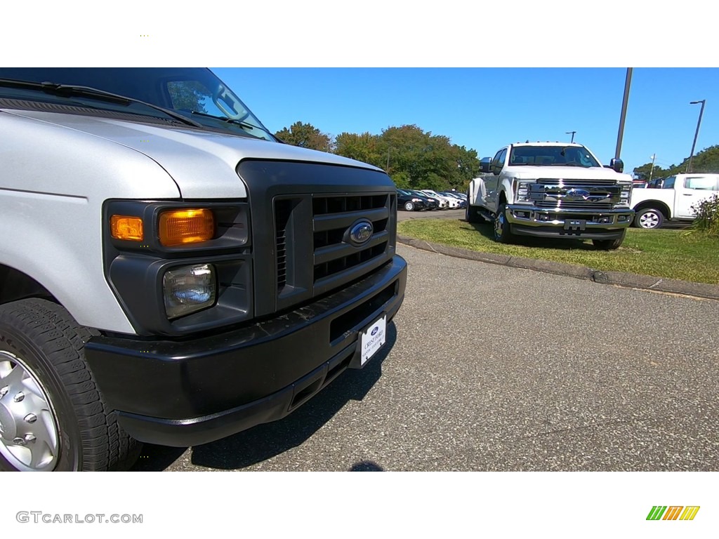 2011 E Series Van E150 Commercial - Ingot Silver Metallic / Medium Flint photo #23