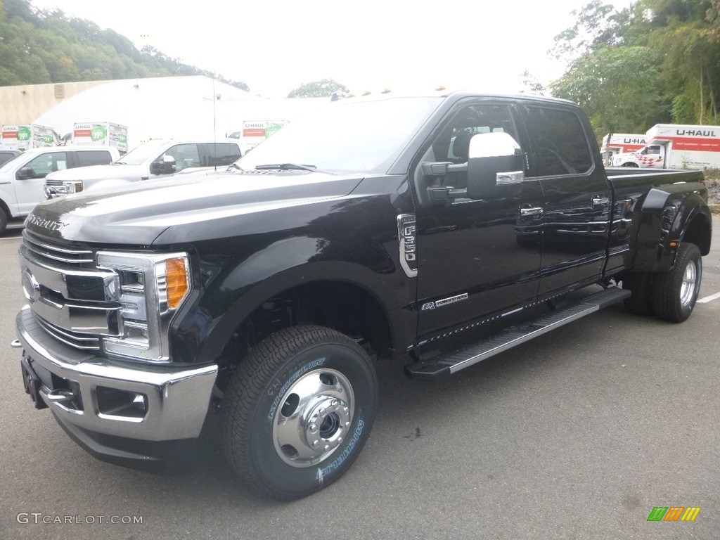 2019 F350 Super Duty Lariat Crew Cab 4x4 - Agate Black / Black photo #2