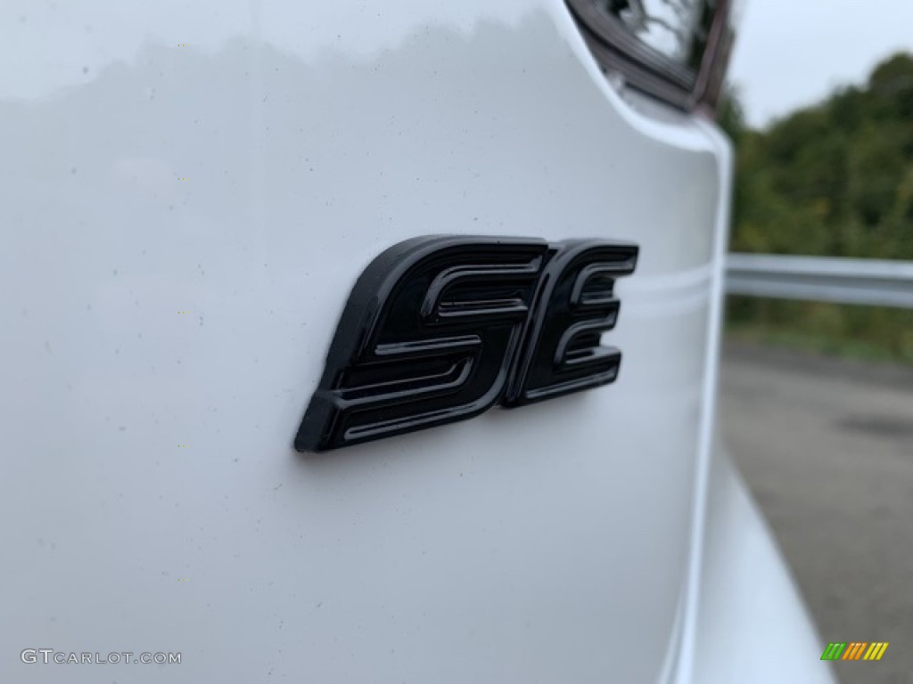 2020 Toyota Corolla SE Marks and Logos Photo #135320134