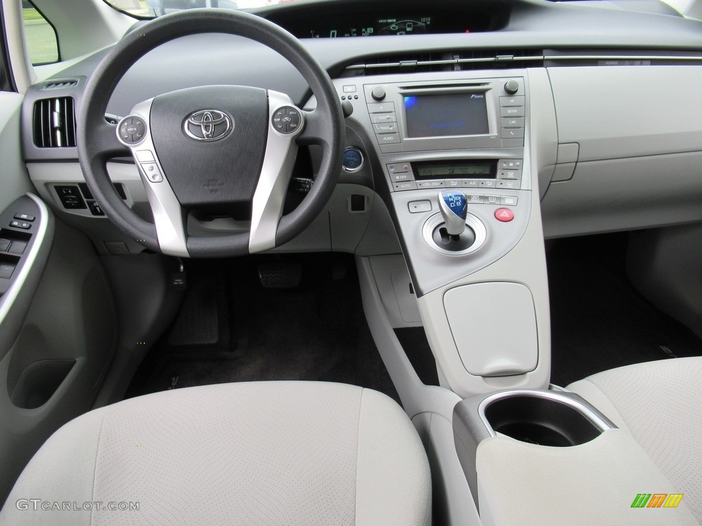 2015 Prius Two Hybrid - Classic Silver Metallic / Misty Gray photo #14