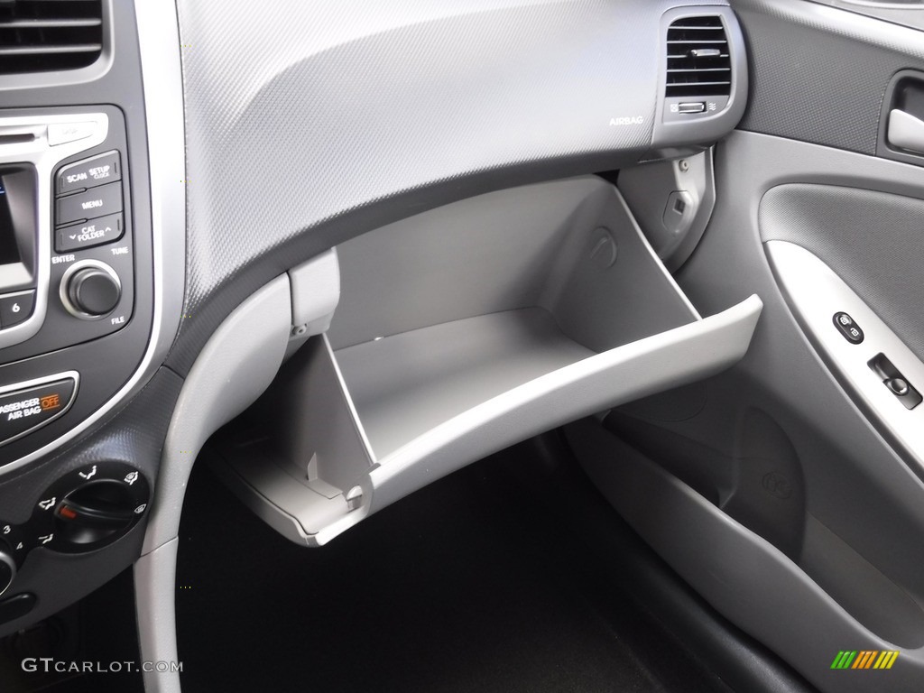 2016 Accent SE Sedan - Century White / Gray photo #17