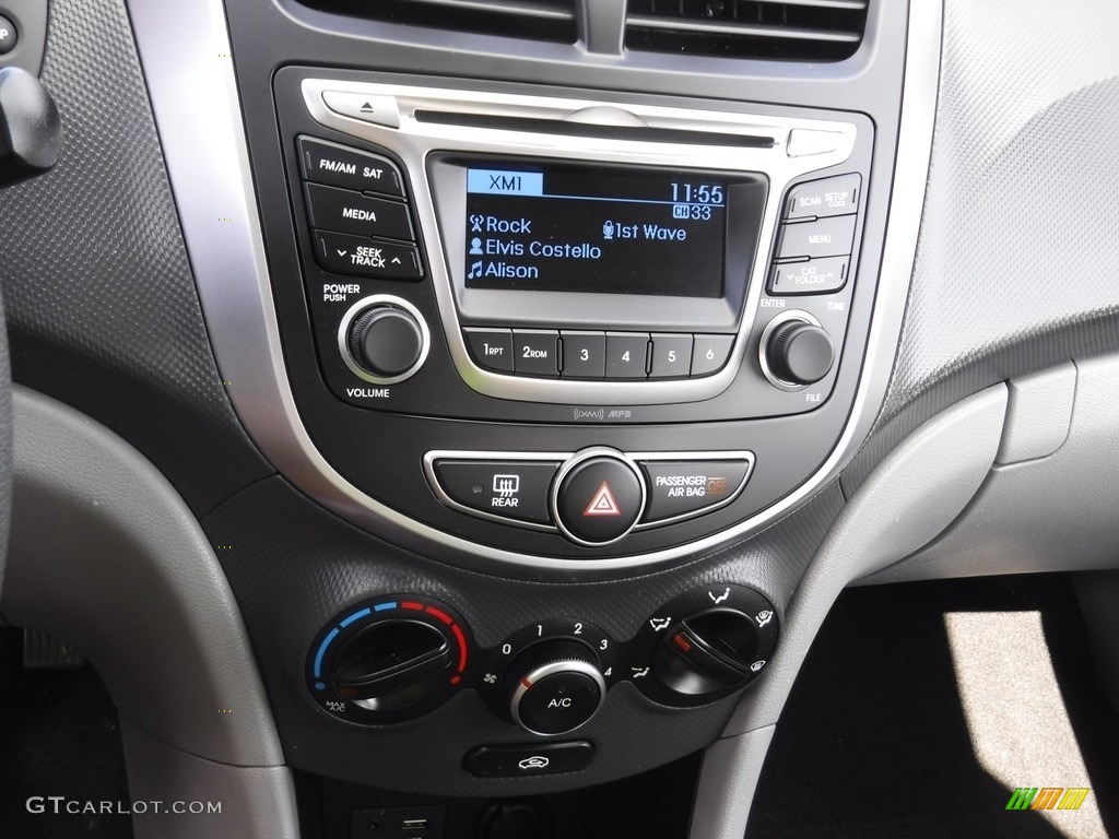 2016 Accent SE Sedan - Century White / Gray photo #21