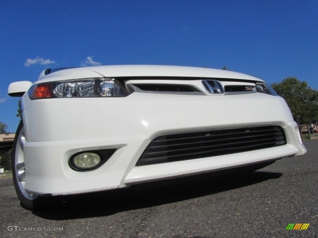 Taffeta White Honda Civic