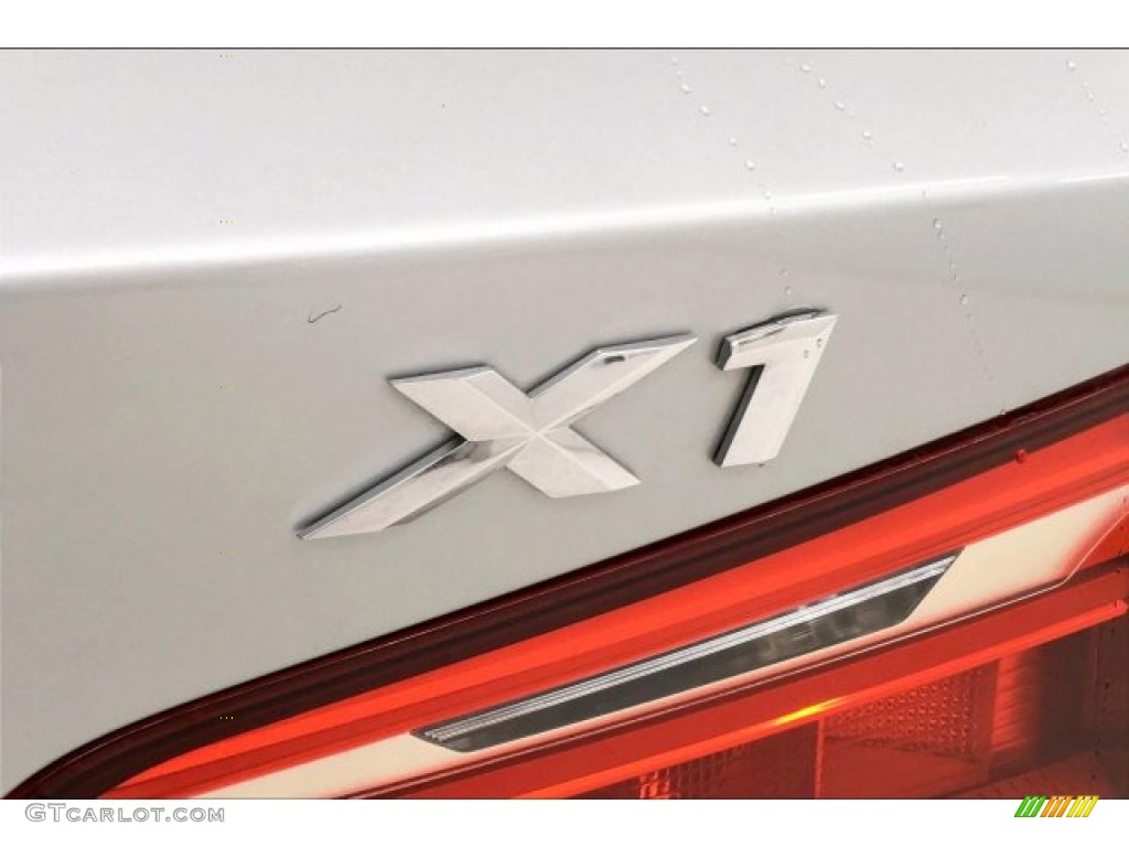 2016 X1 xDrive28i - Glacier Silver Metallic / Black photo #7