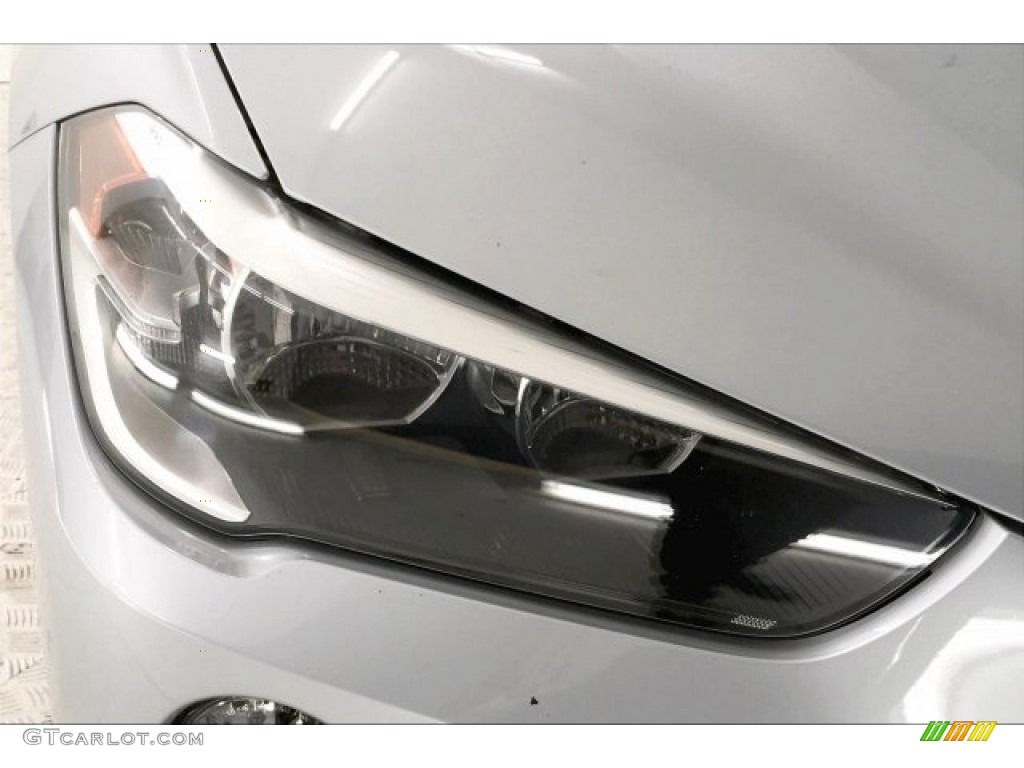 2016 X1 xDrive28i - Glacier Silver Metallic / Black photo #28
