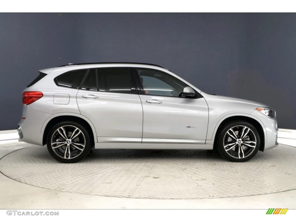 2016 X1 xDrive28i - Glacier Silver Metallic / Black photo #31