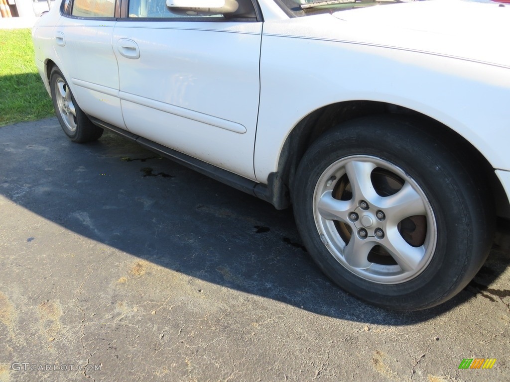 2003 Taurus SES - Vibrant White / Dark Charcoal photo #3