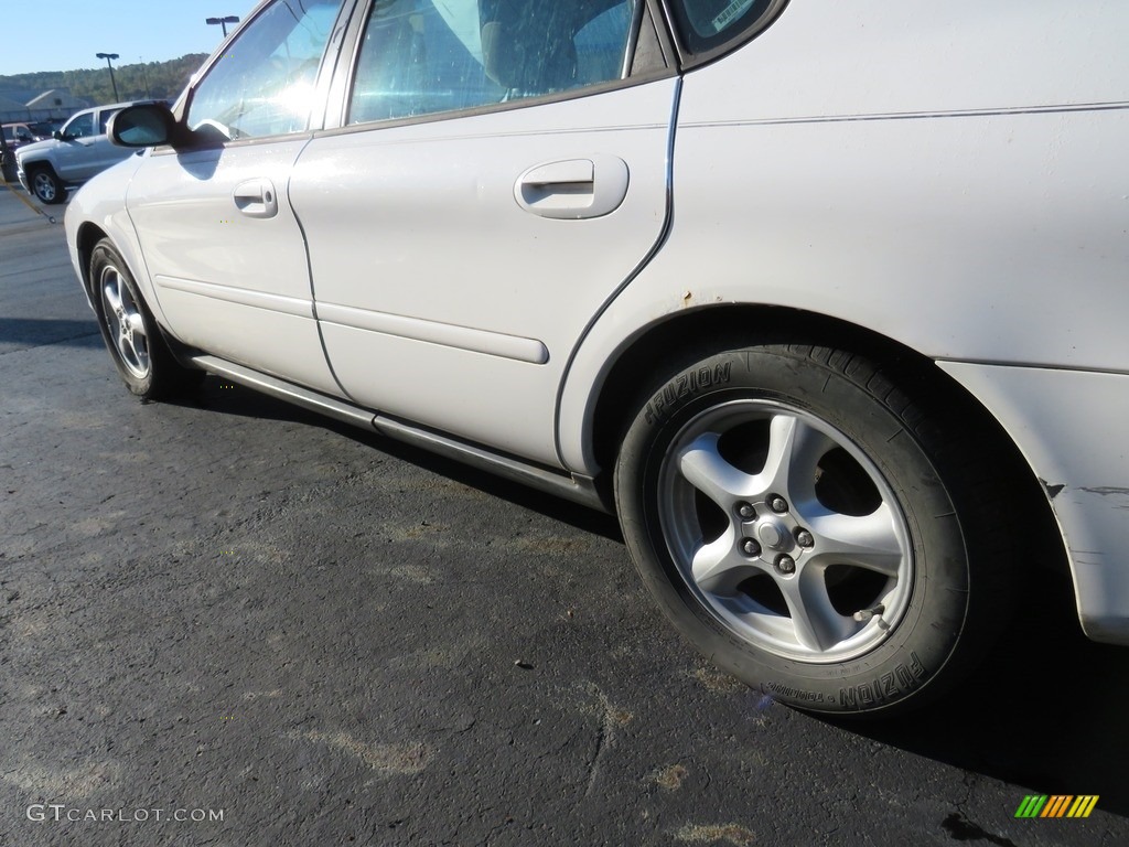 2003 Taurus SES - Vibrant White / Dark Charcoal photo #6