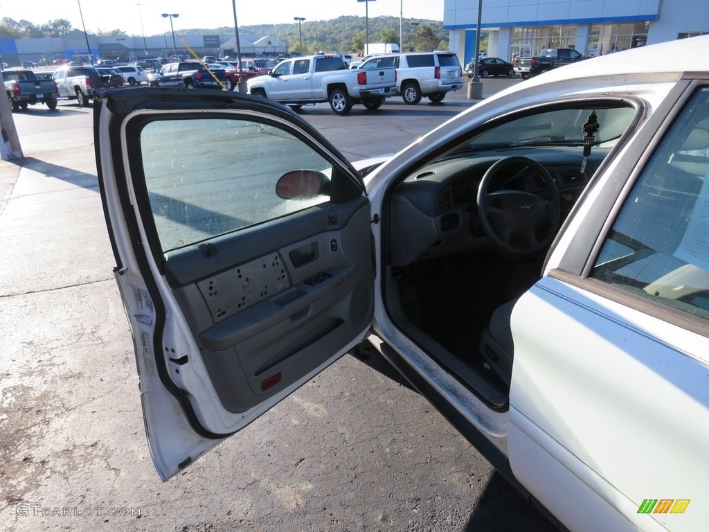 2003 Taurus SES - Vibrant White / Dark Charcoal photo #11