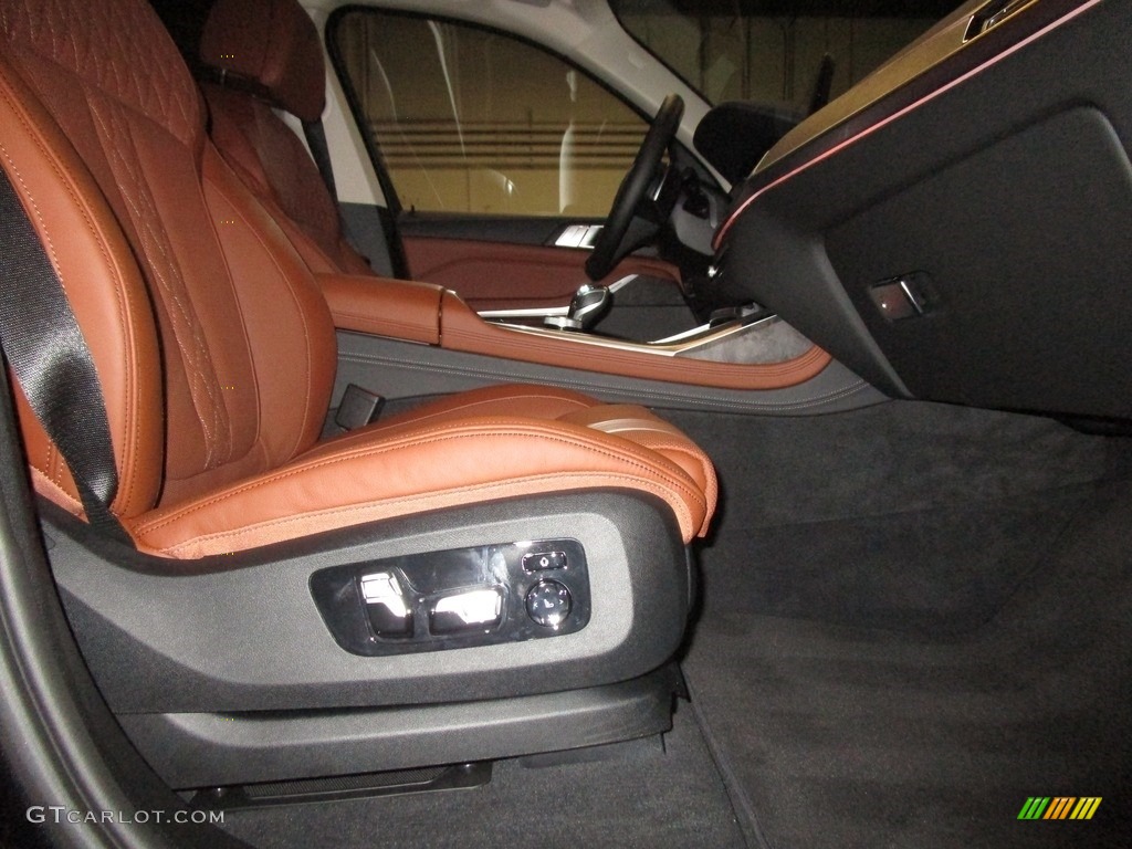 2019 BMW X7 xDrive50i Front Seat Photo #135345868