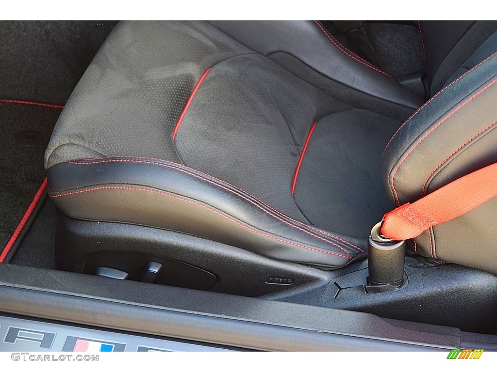 2019 Chevrolet Camaro ZL1 Coupe Front Seat Photo #135348542