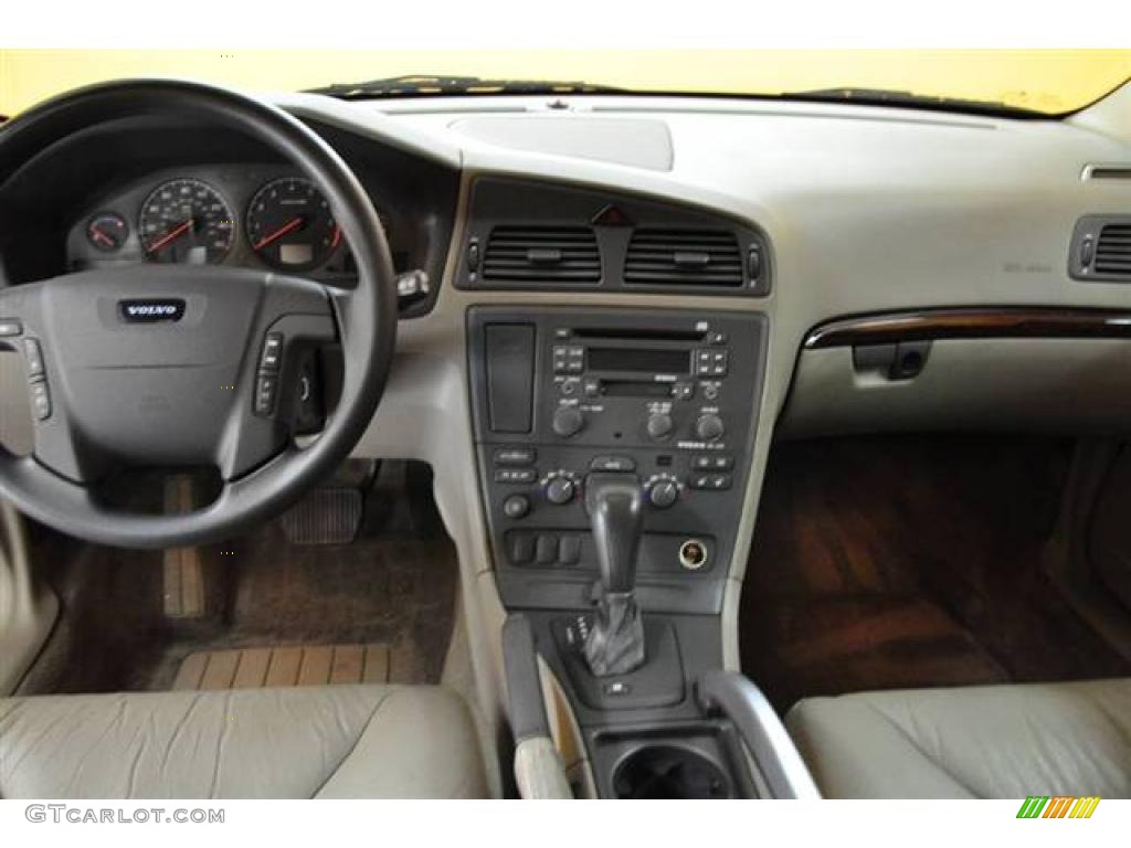 2002 V70 2.4T XC AWD Wagon - Polar Arctic Blue Metallic / Taupe/Taupe photo #24