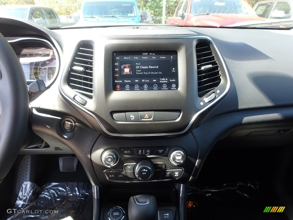 2020 Cherokee Latitude Plus 4x4 - Granite Crystal Metallic / Black photo #17